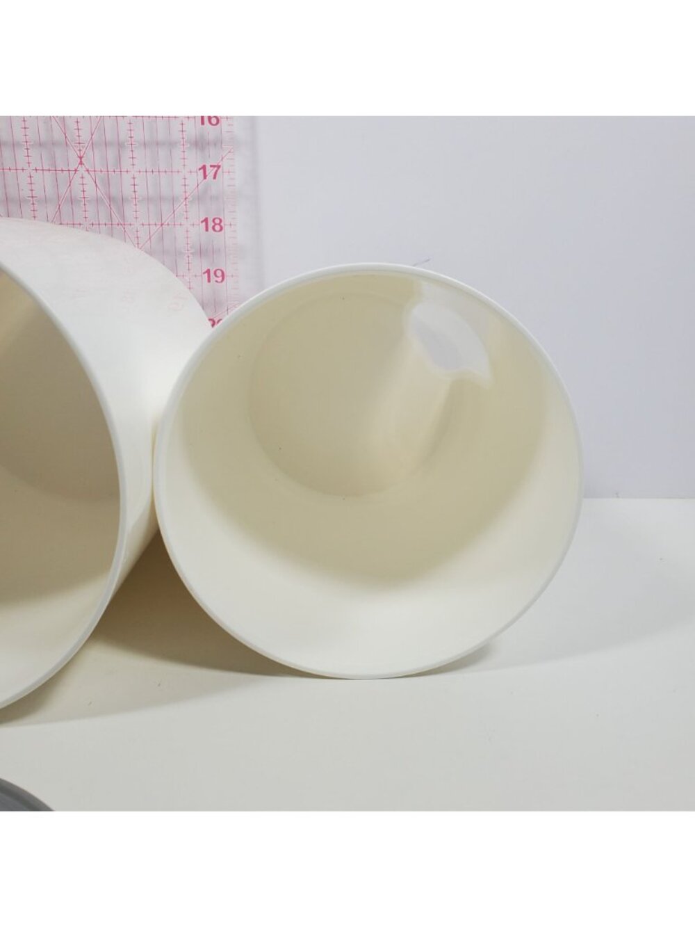 Tupperware White Canisters Gray One Touch Seals Missing Middle Lid - Picture 10 of 10